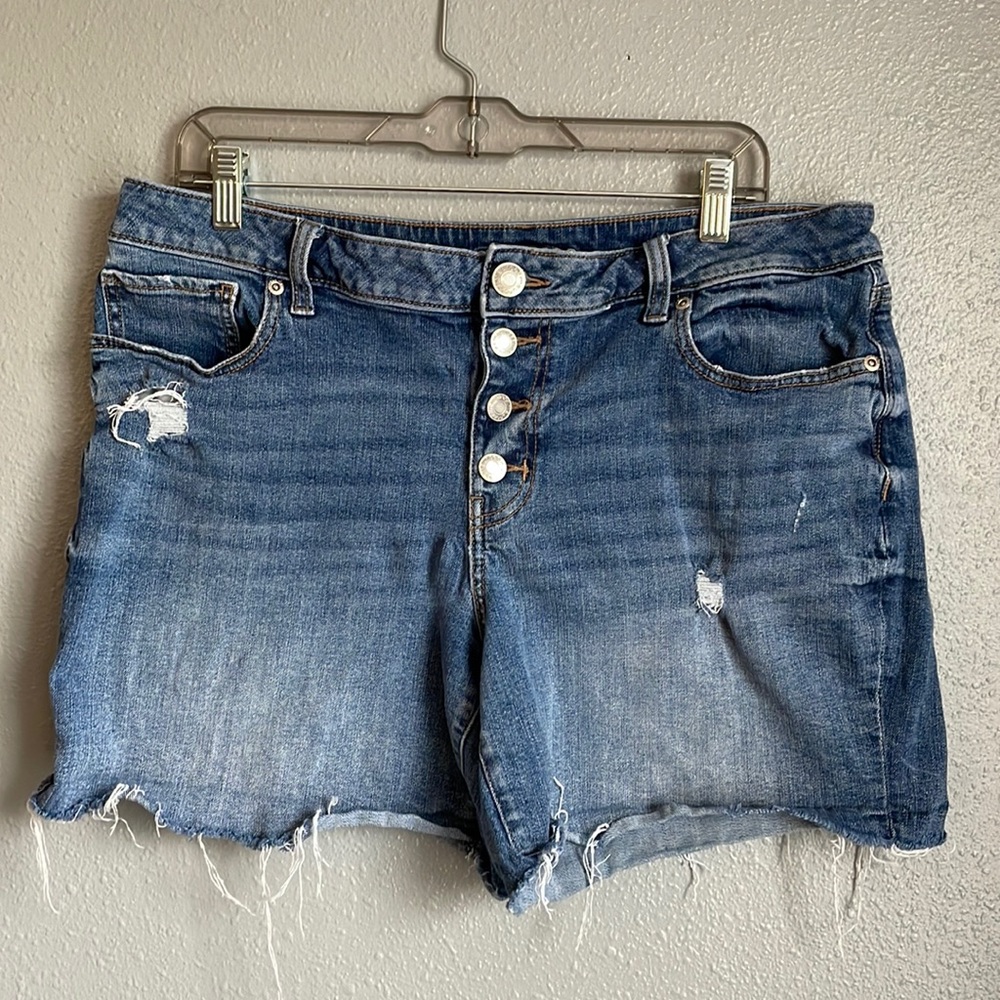 Maurice’s distressed denim shorts